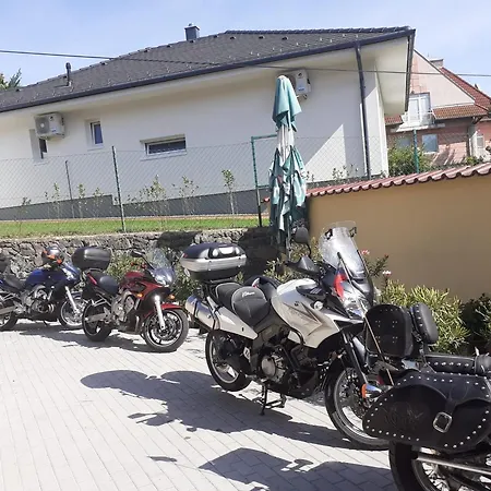 Diána Alojamento de Acomodação e Pequeno-almoço 3*