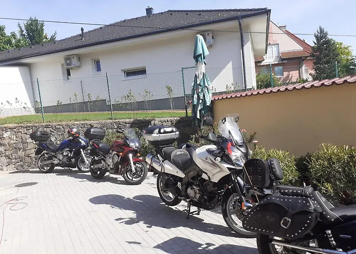 Diána Alojamento de Acomodação e Pequeno-almoço 3*